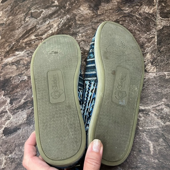 Skechers BOBS shades of blue Aztec design shoes - Picture 4 of 6